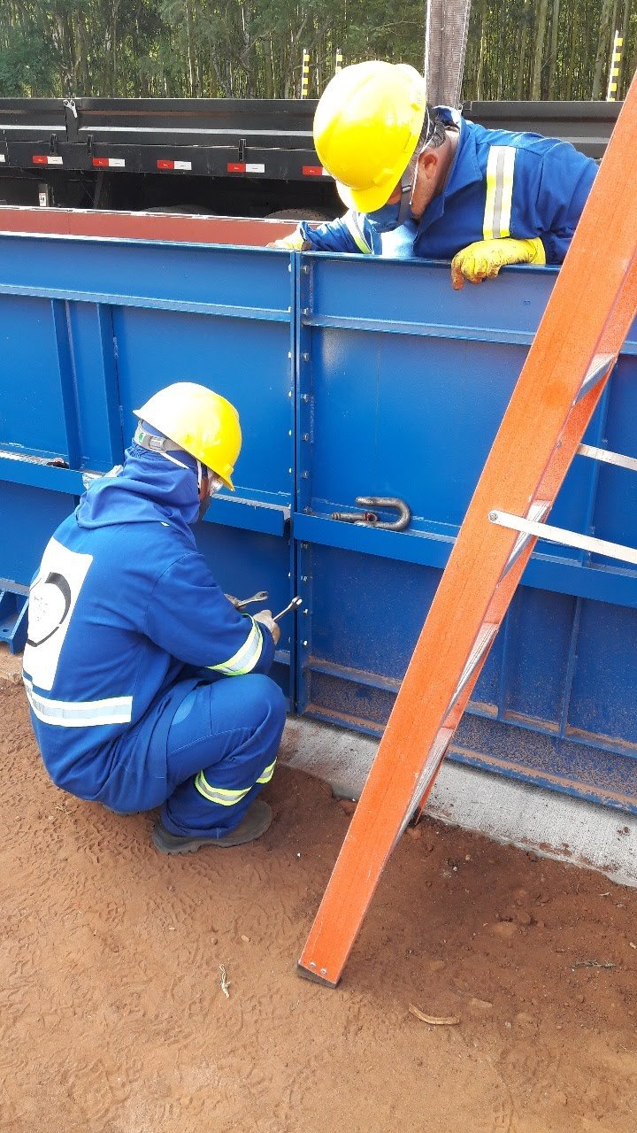 Field installation context with utility interfaces