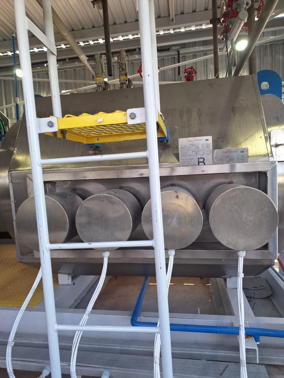 EletriMax heating-element access and pressure vessel detail