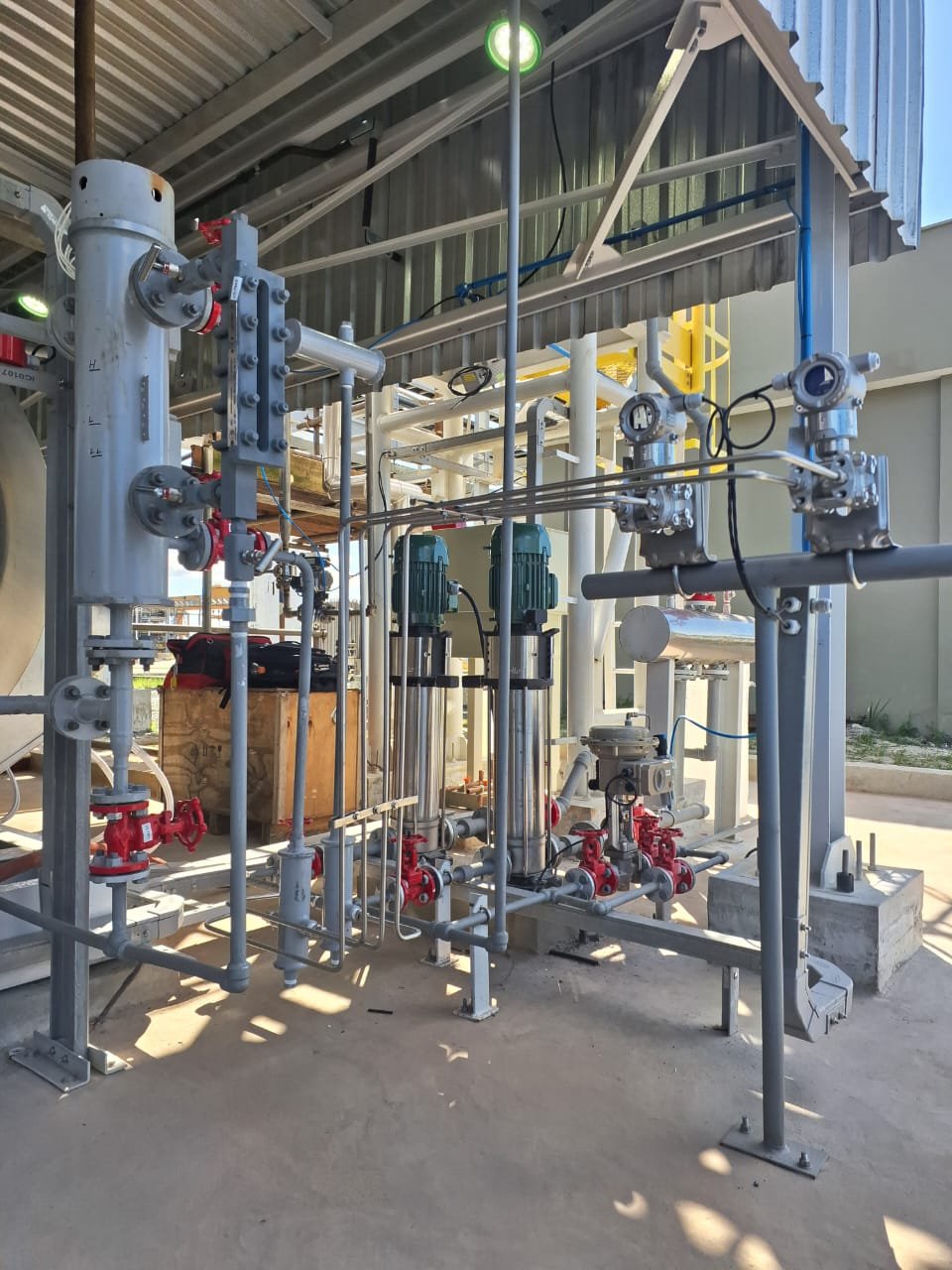 EletriMax steam outlet, level column, and field instrumentation